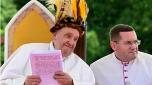 Papa Francisc a dus ajutoare locuitorilor unui sat izolat din junglă