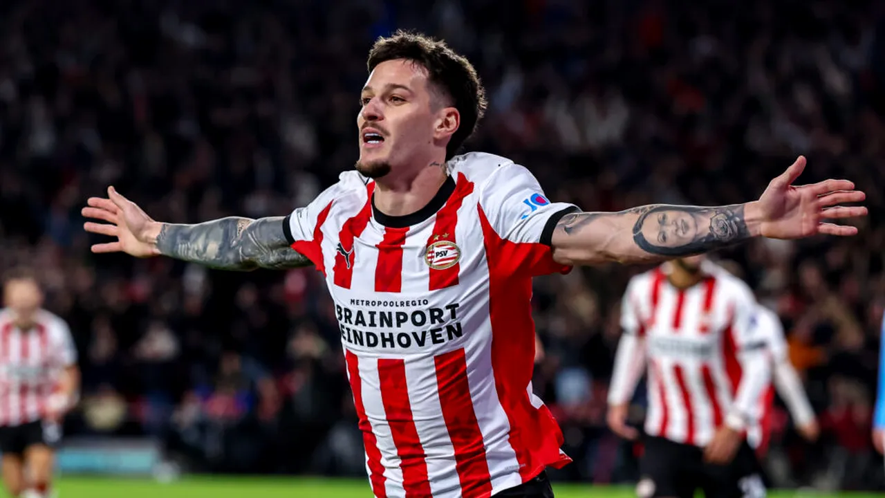 Fotbalistul român de la PSV, Dennis Man, inclus în echipa etapei a 3-a din Liga Campionilor