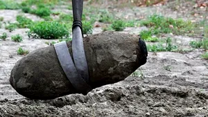 O bombă neexplodată din Al Doilea Război Mondial a fost găsită într-un râu secat