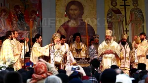 Sfântul Dimitrie cel Nou: Vezi aici imagini de la pelerinajul prin faţa celor trei racle