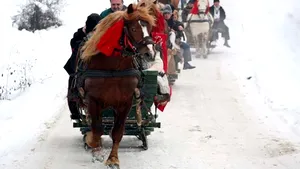 COLINDE ŞI TRADIŢII DE CRĂCIUN: Obiceiuri care se păstrează în satele româneşti