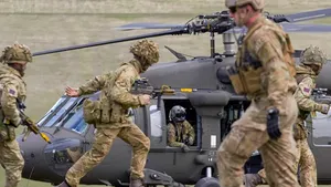 Galaţi: Un militar american a făcut schimb de ecusoane cu un general român, cei doi având acelaşi nume