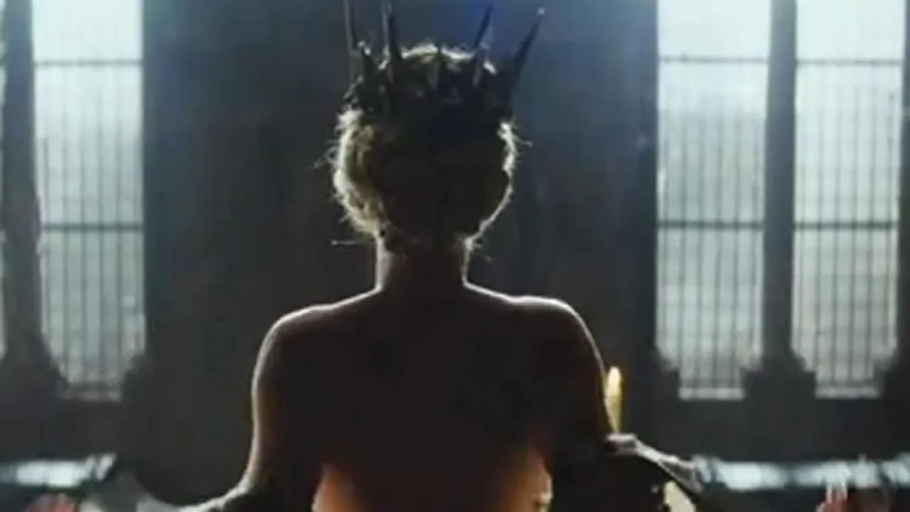 Charlize Theron, goală în noul film, într-o cadă cu lapte - VIDEO