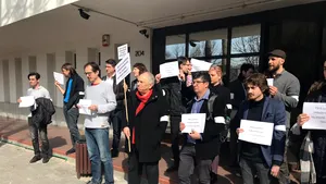 Zeci de profesori şi studenţi, protest în Capitală în semn de solidaritate cu magistraţii. Liiceanu, printre manifestanţi: Nevoia de libertate ne împinge aici