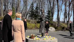 Klaus Iohannis, momente de reculegere la Monumentul Victimelor Holodomorului şi la Maidan - VIDEO