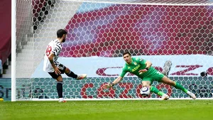 Manchester United câştigă în deplasare şi amână deznodământul în Premier League