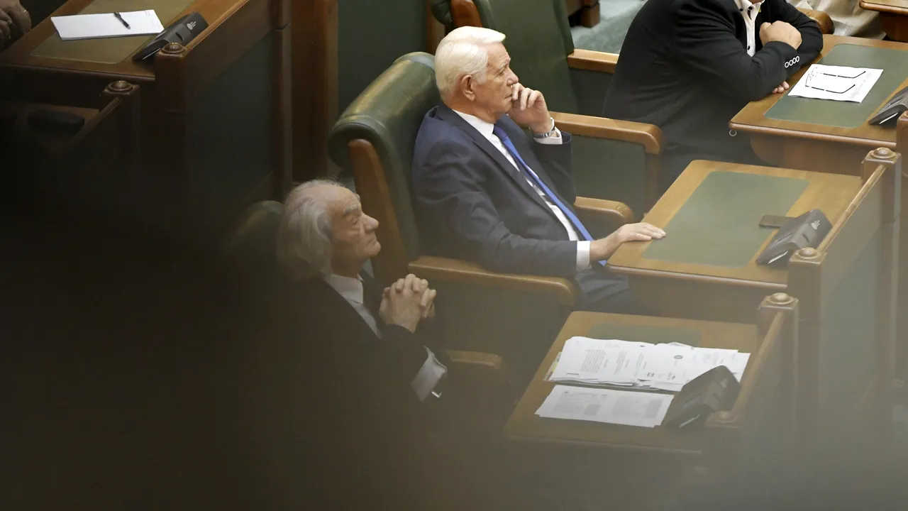 Cursa pentru a doua funcţie în stat, cea de preşedinte al Senatului. Cine are cele mai multe şanse să stea în fotoliul lăsat liber de Meleşcanu