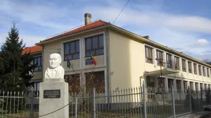 Sibiu: Sală de sport făcută din betonul unui baraj şi cu banii strânşi din vânzarea de sticle