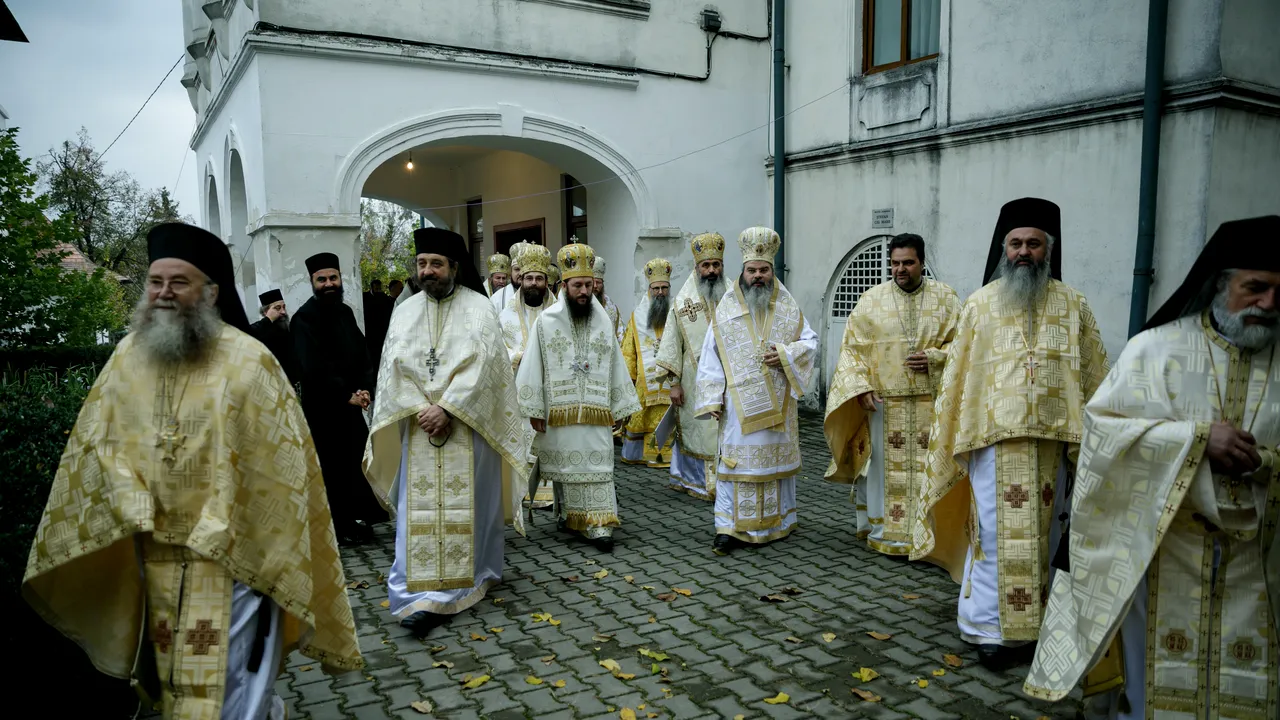 ÎPS Teofan, Mitropolitul Moldovei şi Bucovinei reacţionează dur după ce autorităţile au anunţat că “Lumina Sfîntă” va fi împărţită de poliţişti