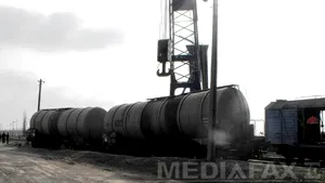 ACCIDENT feroviar în Braşov: Un tren de marfă încărcat cu motorină a deraiat. Din trei vagoane se scurge combustibil