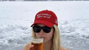 Un indian a păcălit milioane de oameni cu o tânără influencer pro-Trump creată cu inteligența artificială