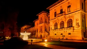 Palatul Cotroceni iluminat în portocaliu. Un apel ferm privind violența împotriva femeilor în România