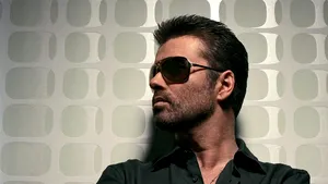 Generozitatea incredibilă a lui George Michael: Cântăreţul a donat mari sume de bani organizaţiilor caritabile, a plătit datoriile unui student şi a oferit 15.000 de lire unei femei