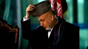Hamid Karzai îşi justifică alianţele cu liderii rebeli, în prima sa dezbatere televizată