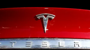 Tesla, citată de autorităţile de reglementare americane în legătură cu moartea unui muncitor