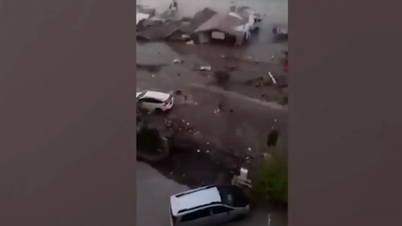 TREI cutremure PUTERNICE, produse la scurt timp în Indonezia. Tsunami a lovit insula Sulawesi |  VIDEO 
