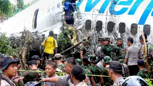 Cel puţin 20 de răniţi după ce un avion a ieşit de pe pistă în Indonezia