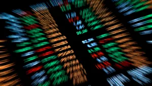 Schimbare importantă pentru investitorii români de la bursă: scapă de declaraţia unică şi plătesc impozite mai mici