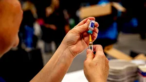 “Vrea să extermine 15% din populaţia lumii”. Antivacciniştii lansează teorii conspiraţioniste despre vaccinul pentru coronavirus care nici măcar nu există