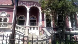 REPORTAJ: O clădire din Târgu Mureş construită de un berar în 1897, fostă grădină de vară, este acum o ruină - GALERIE FOTO
