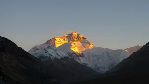 Care este adevărata altitudine a Muntelui Everest. Înălţimea exactă este un subiect de dezbatere de câteva decenii