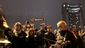 PROTEST în Capitală, în solidaritate cu manifestaţiile din Vaslui. În Piaţa Victoriei au avut loc ciocniri cu jandarmii - FOTO