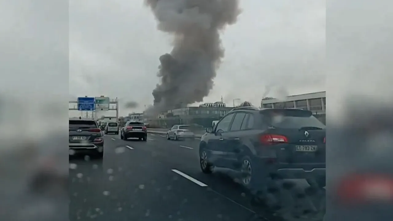 Explozie de hidrogen la un combinat chimic din apropiere de Lyon: 4 răniți, sute de mii de oameni în alertă