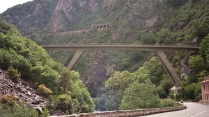 Trenul minunilor. Are 81 de tuneluri și traversează Alpii până la mare. Linia, redeschisă complet după o investiție uriașă