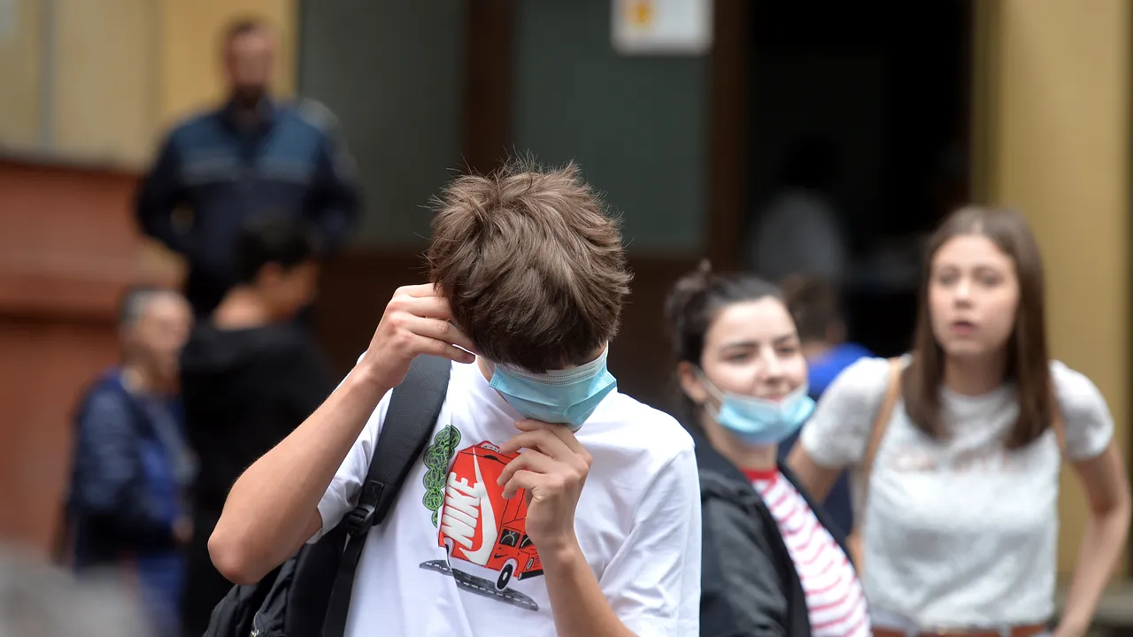 Elevii vor învăţa cum se poate preveni răspândirea virusului SARS-CoV-2