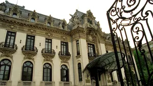 O statuetă din bronz de circa 5.000 de euro a fost furată din Muzeul Enescu din Capitală