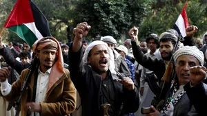 Administraţia Trump pregăteşte intensificarea atacurilor împotriva rebelilor Houthi