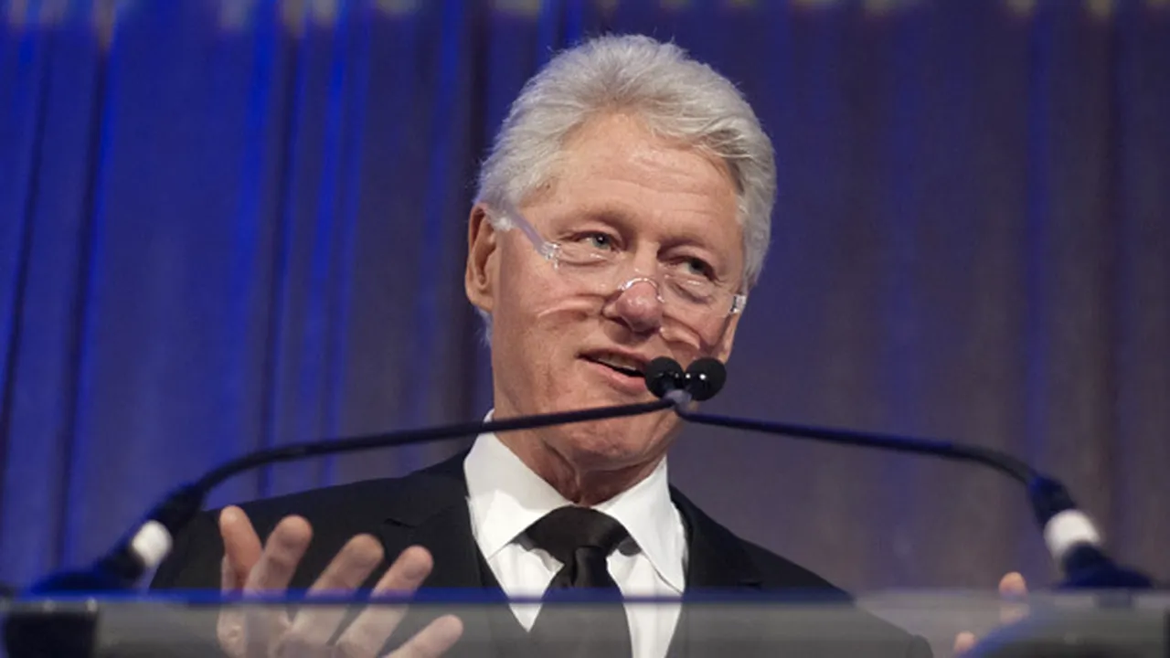 Bill Clinton şi Bono, premiaţi pentru contribuţiile lor în domeniul politicii externe