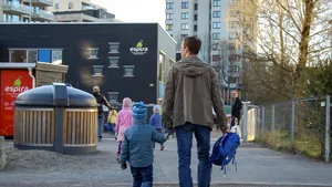 Întoarcerea la grădiniţă după trei luni de vacanţă forţată poate fi dificilă. Recomandările unui psiholog pentru părinţi şi copii