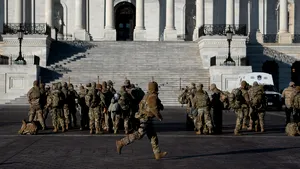 Aproape 5000 de de soldaţi ai Gărzii Naţionale vor rămâne la Washington DC pentru 4 martie - ziua în care adepţii QAnon cred că Trump va deveni preşedinte