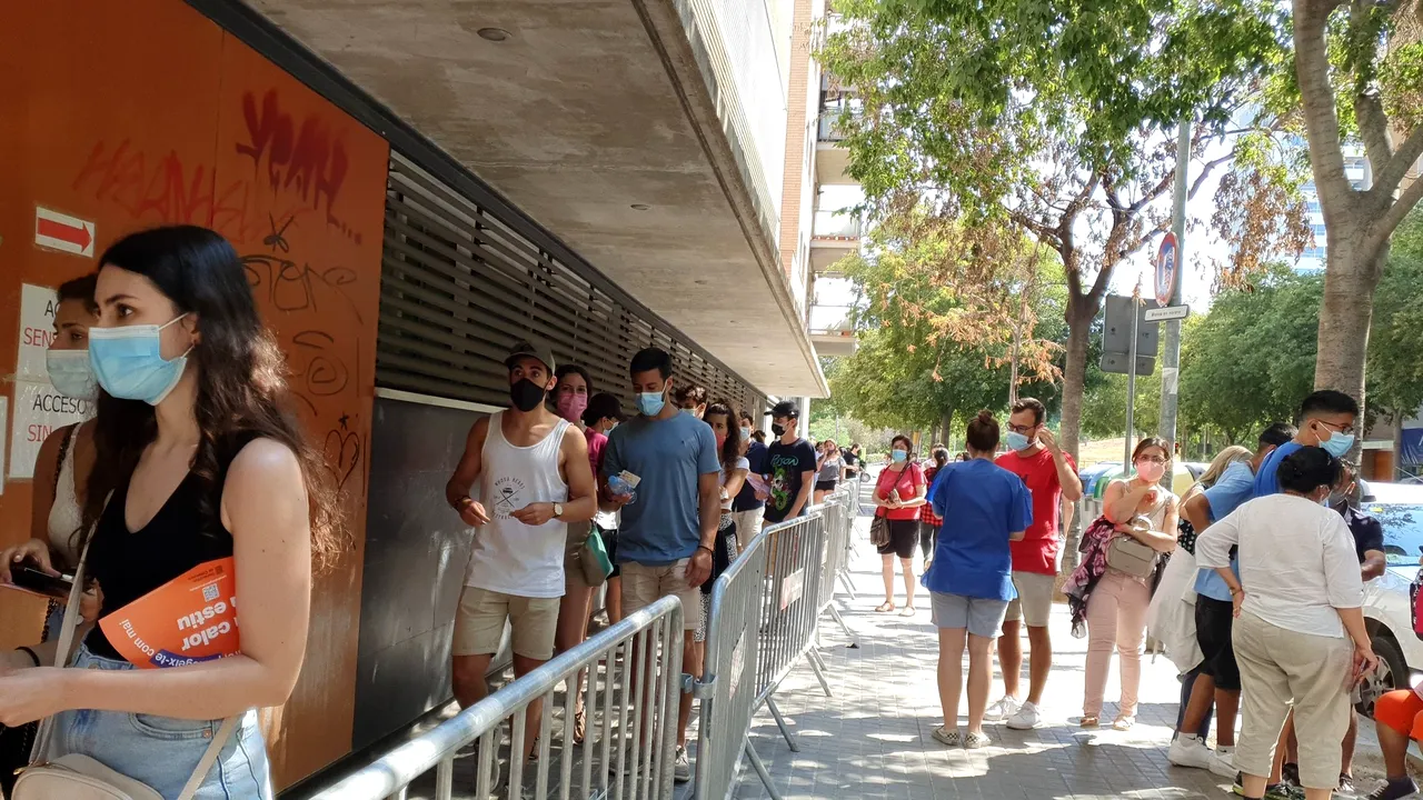 Spania: focarele COVID au explodat în rândul celor sub 30 de ani