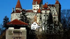 Doi fraţi şi-au petrecut noaptea de Halloween în Castelul lui Dracula din Bran: Au dormit în sicrie