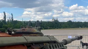 Tancuri ruseşti distruse, expuse la Praga VIDEO