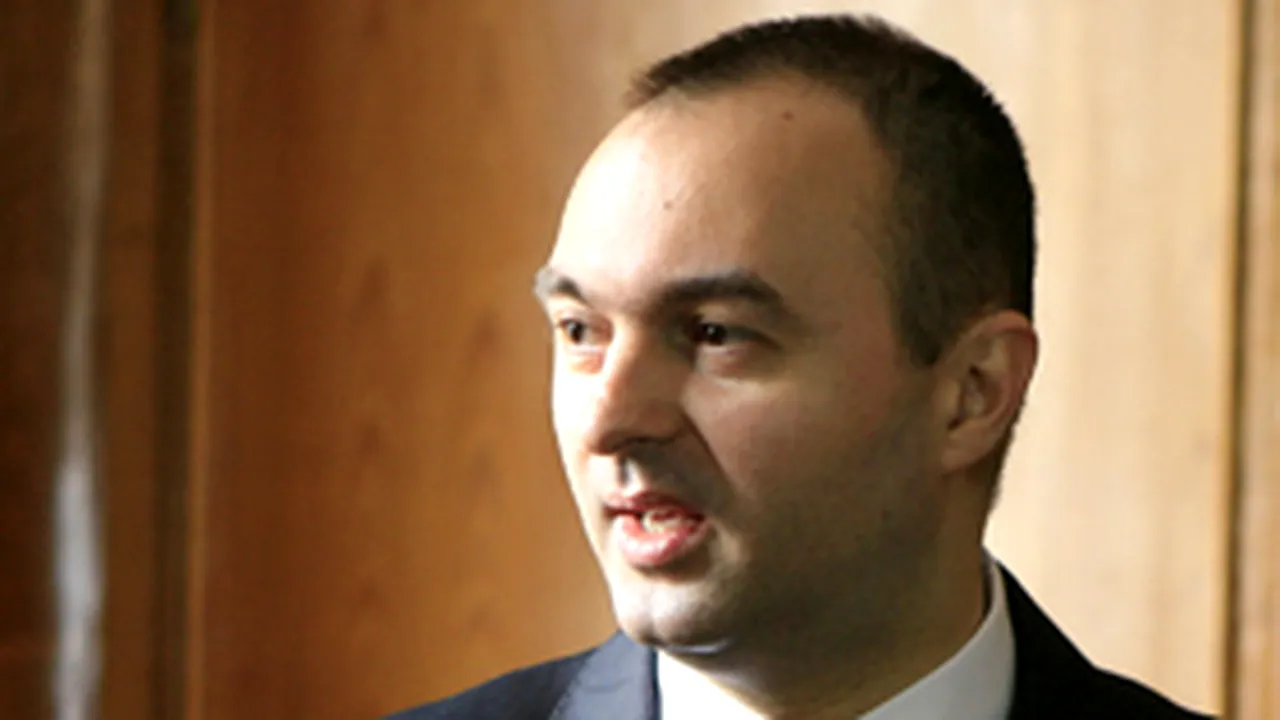Vecinii i-au spart uşa minsitrului Adomniţei, ca să oprească o inundaţie