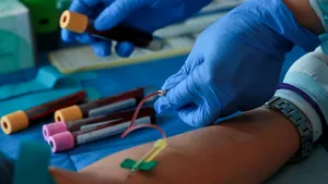 Ţara vecină cu România care a înregistrat un număr record de cazuri COVID-19. Guvernul ar putea introduce din nou carantina