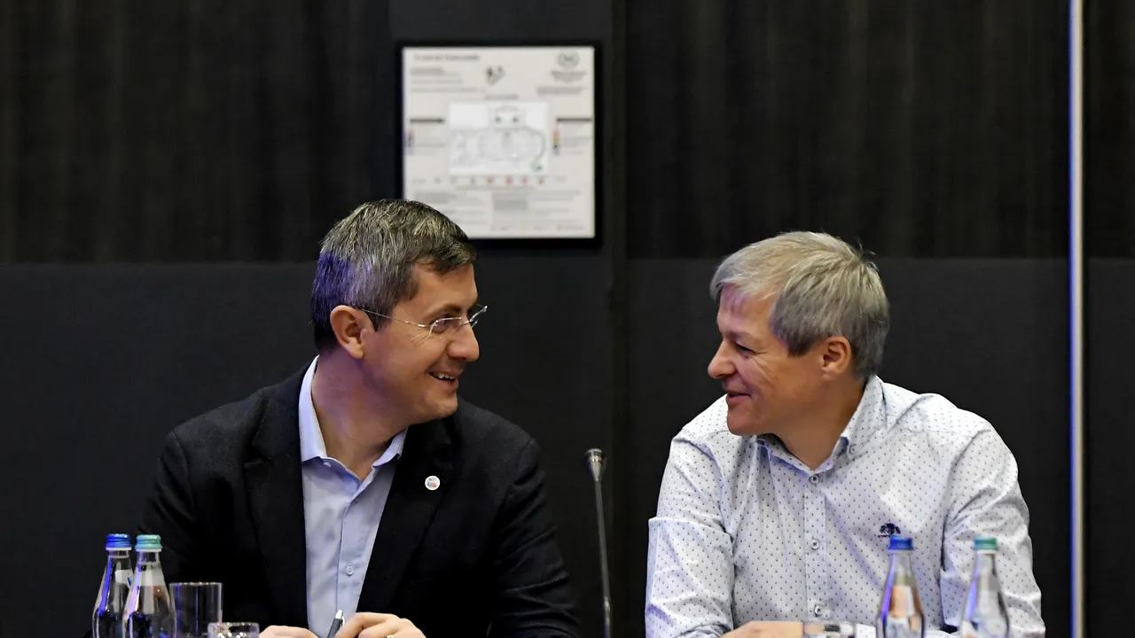 USR acuză: „Cîţu ameninţă secretarii de stat ai miniştrilor USR să participe la şedinţa de guvern”
