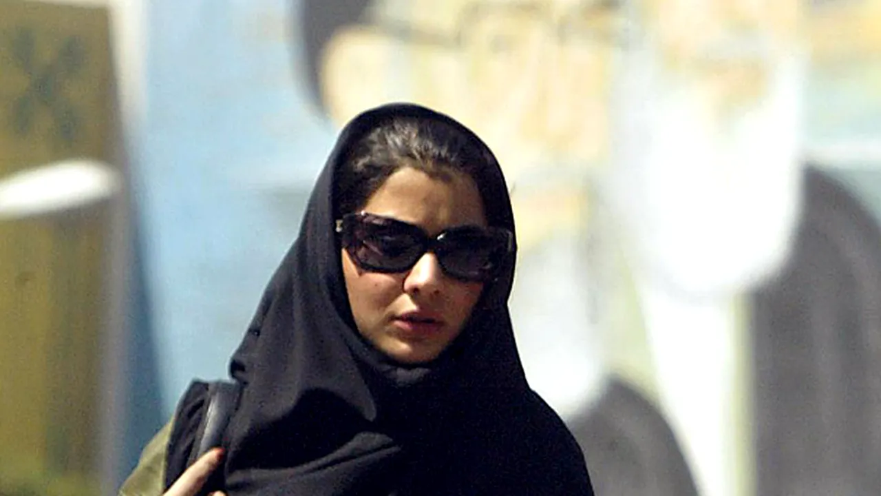 Machiajul femeilor care apar la televiziunea publică din Iran este ilegal
