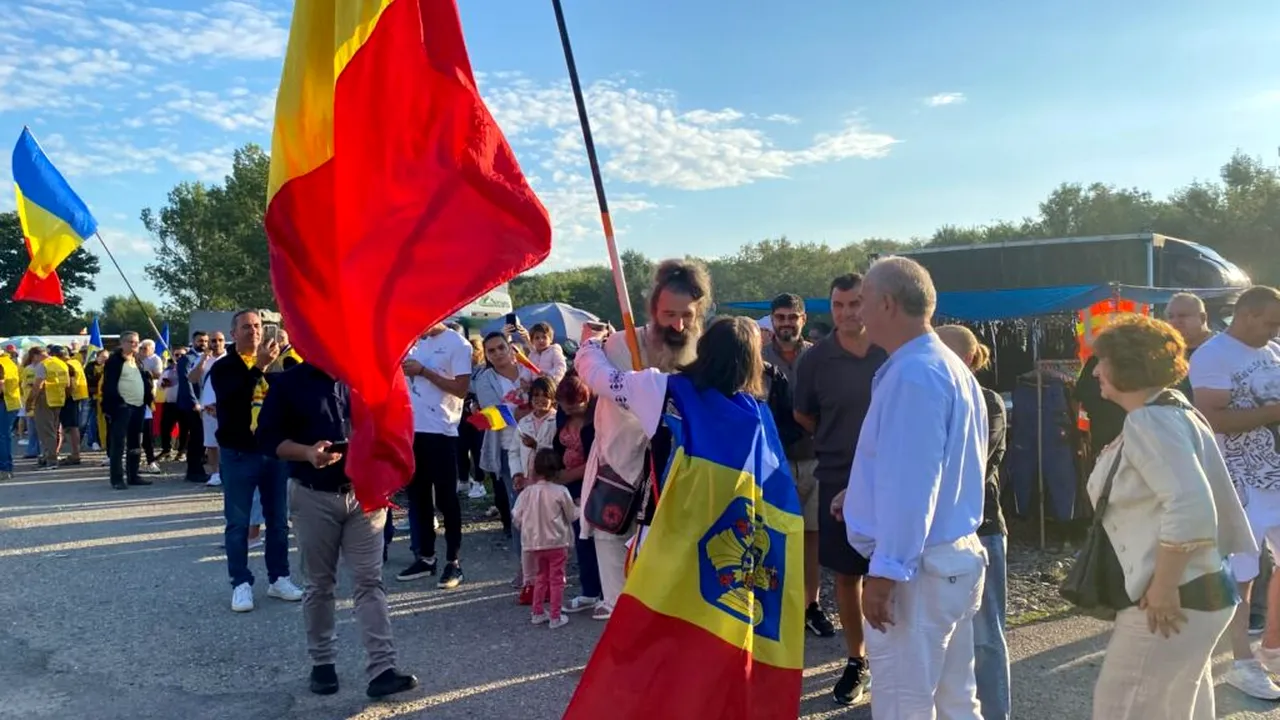 Călin Georgescu, primit de sute de susținători la Târgul de la Călugăreni, în județul Giurgiu