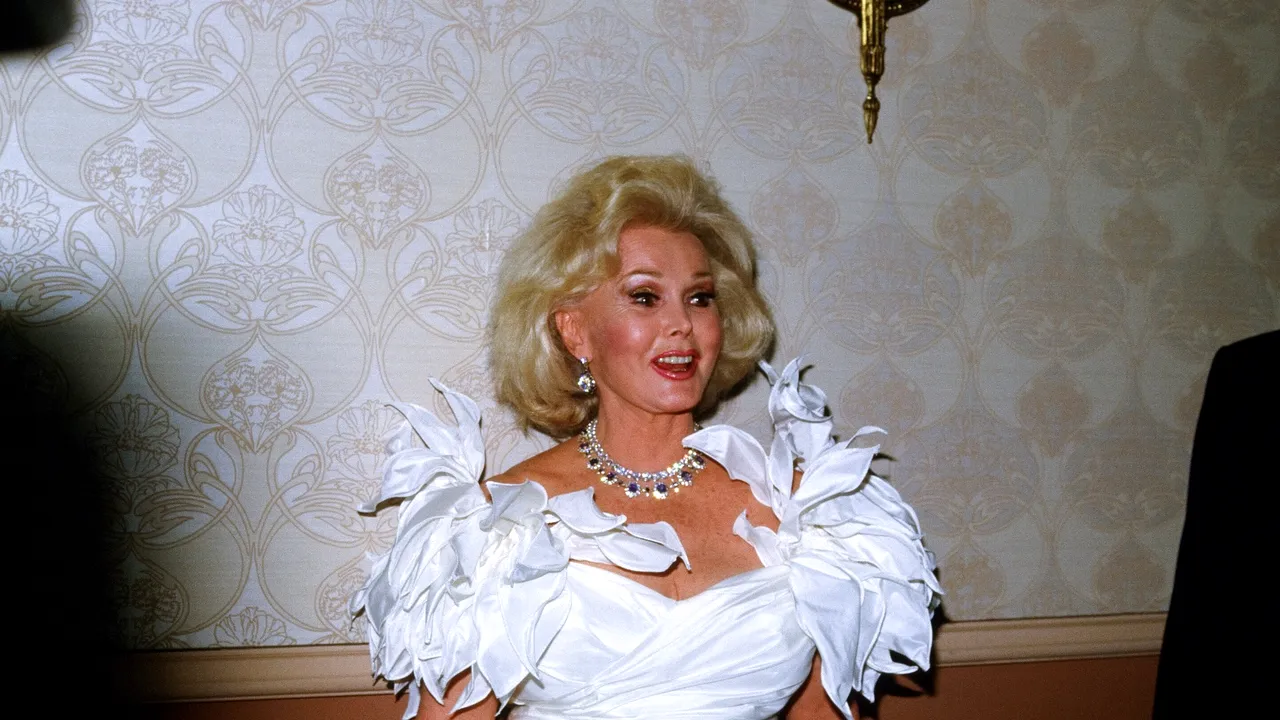 VIDEO. Legendara actriţă de la Hollywood Zsa Zsa Gabor a murit la vârsta de 99 de ani