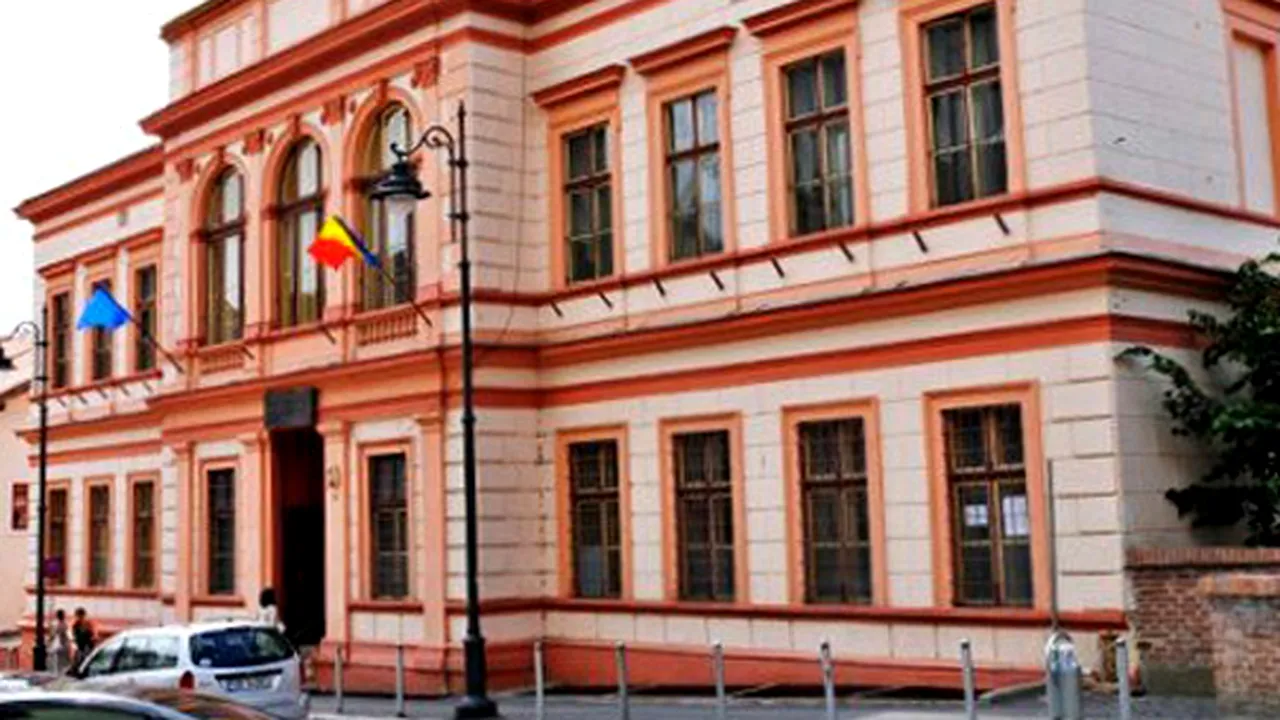 Liceul de Artă din Sibiu nu poate folosi bani din buget pentru reparaţii, clădirea fiind retrocedată