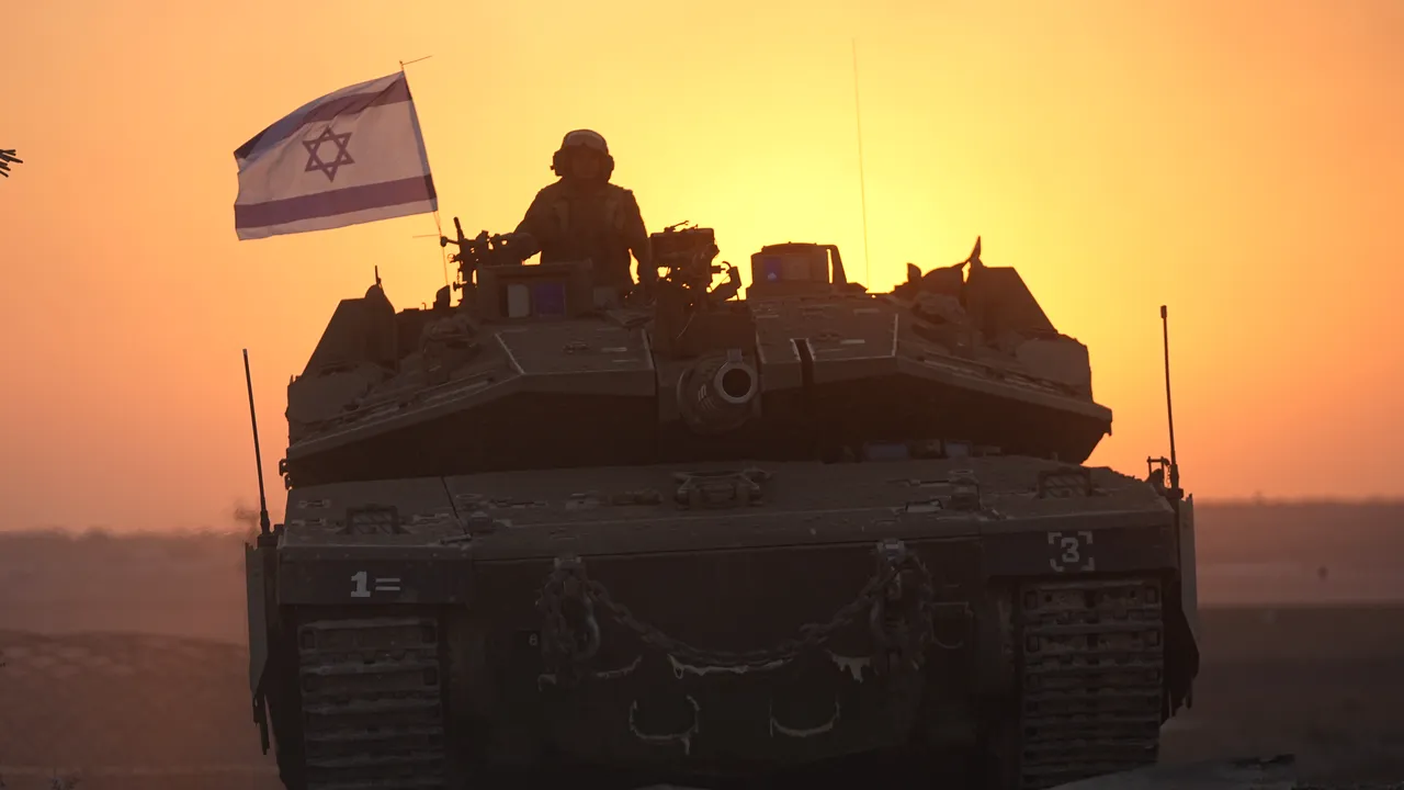 Armata israeliană a efectuat primele raiduri terestre în Gaza / Israelul pregăteşte o potenţială operaţiune militară la scară mare