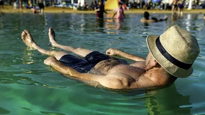 TURISM Regulă ciudată la piscine și parcuri acvatice. În ce țară europeană nu poate fi folosit șortul de baie