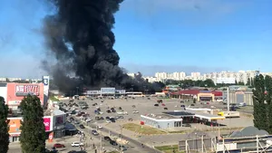 Armata rusă a atacat un hipermarket din Harkov: cel puţin doi morţi