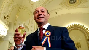 REPORTAJ - Preşedintele Traian Băsescu, ultima recepţie de Ziua Naţională: Emoţii, şampanie, fotografii
