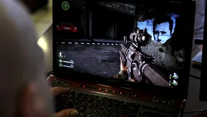 Nou trend în gaming, ajuns la nivel record în timpul carantinei. Pasionaţii petrec şi 3 zile la rând în faţa ecranelor