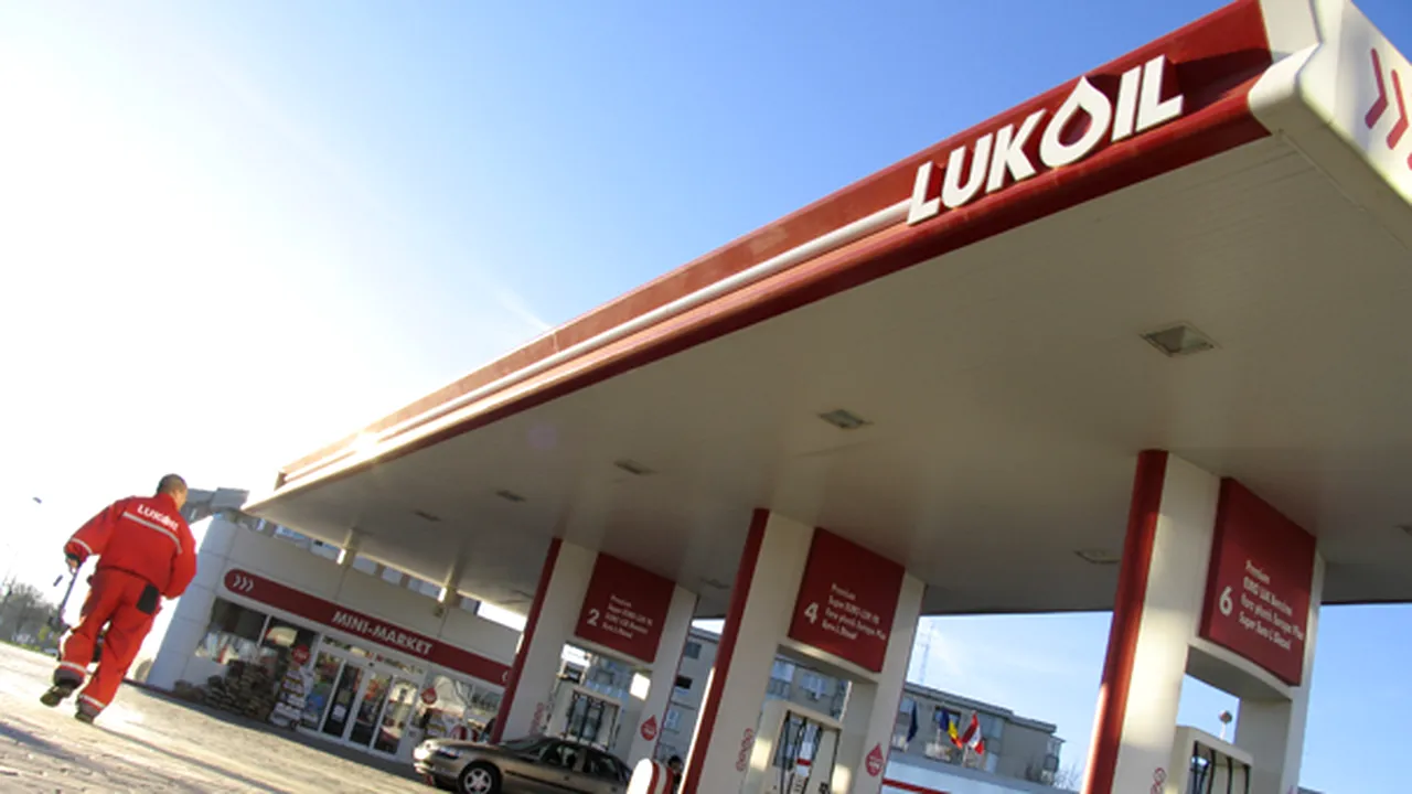 LukOil va suspenda exporturile de benzină către Iran